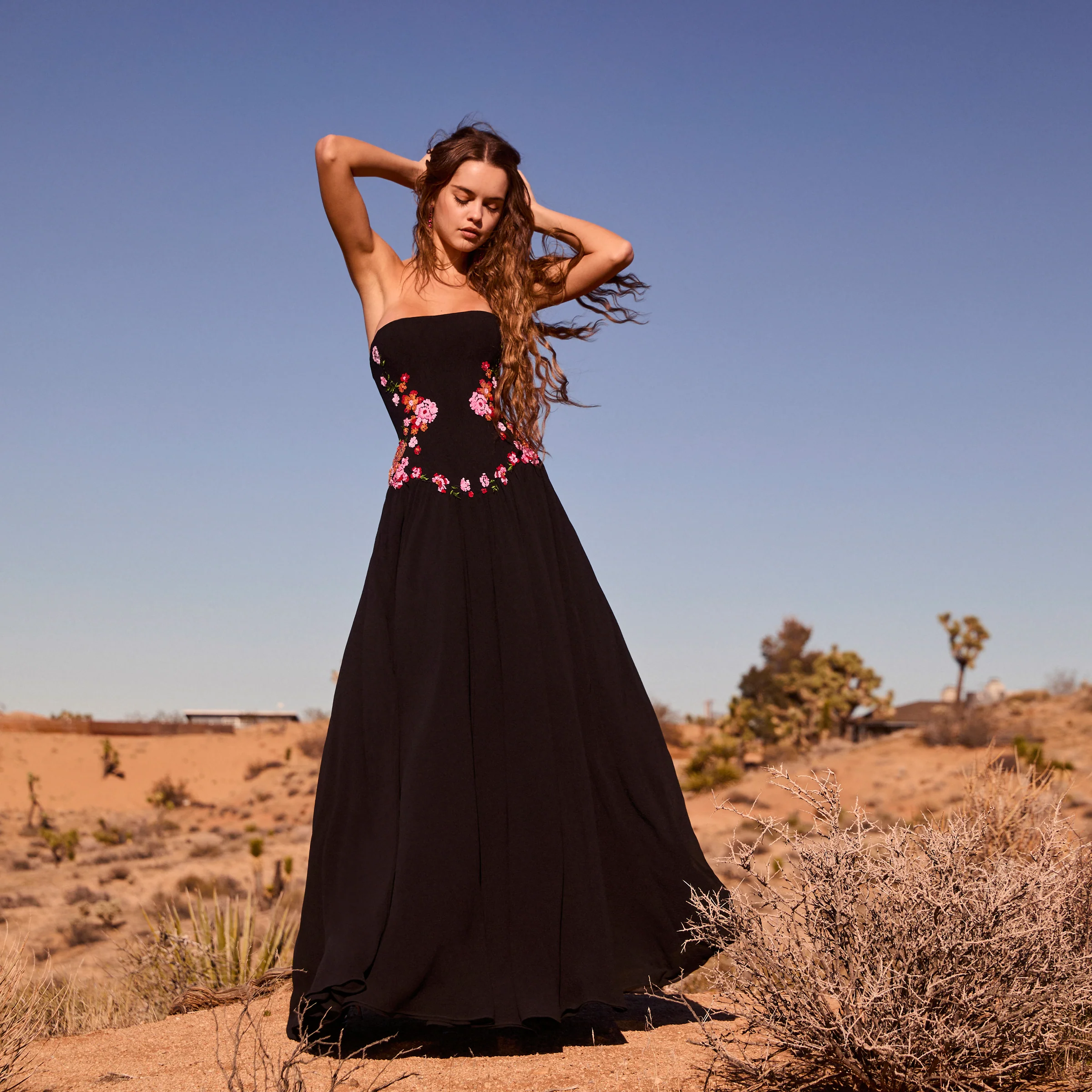 CAROLINE - Image 3